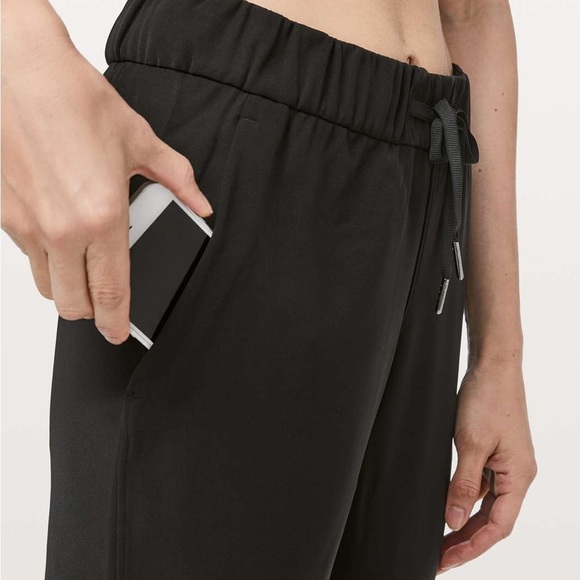 Lululemon On the Fly 7/8 Black Woven Pants Size 4 Office Casual Travel 27" - Picture 7 of 16